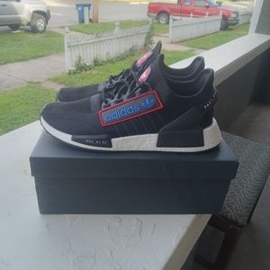 Black Adidas nmd_r1_v2